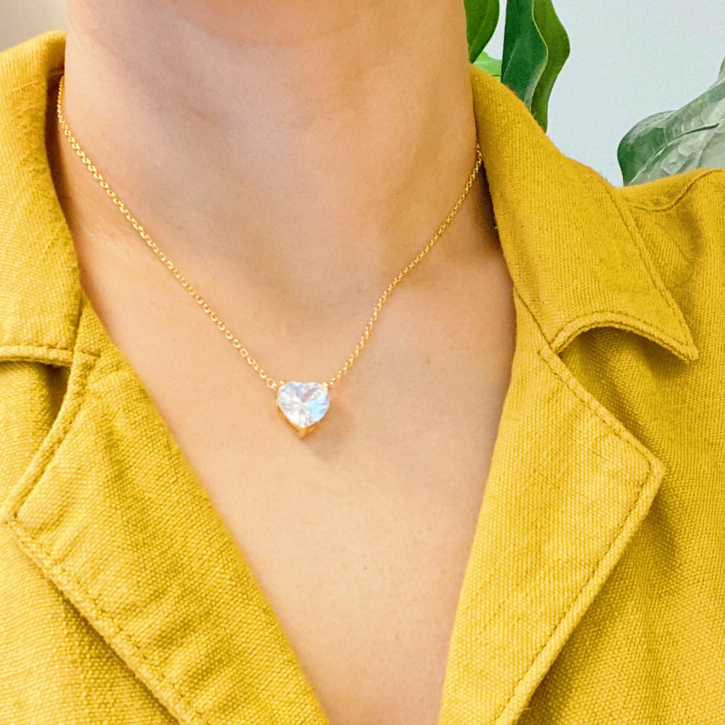 Solitaire pendant styled