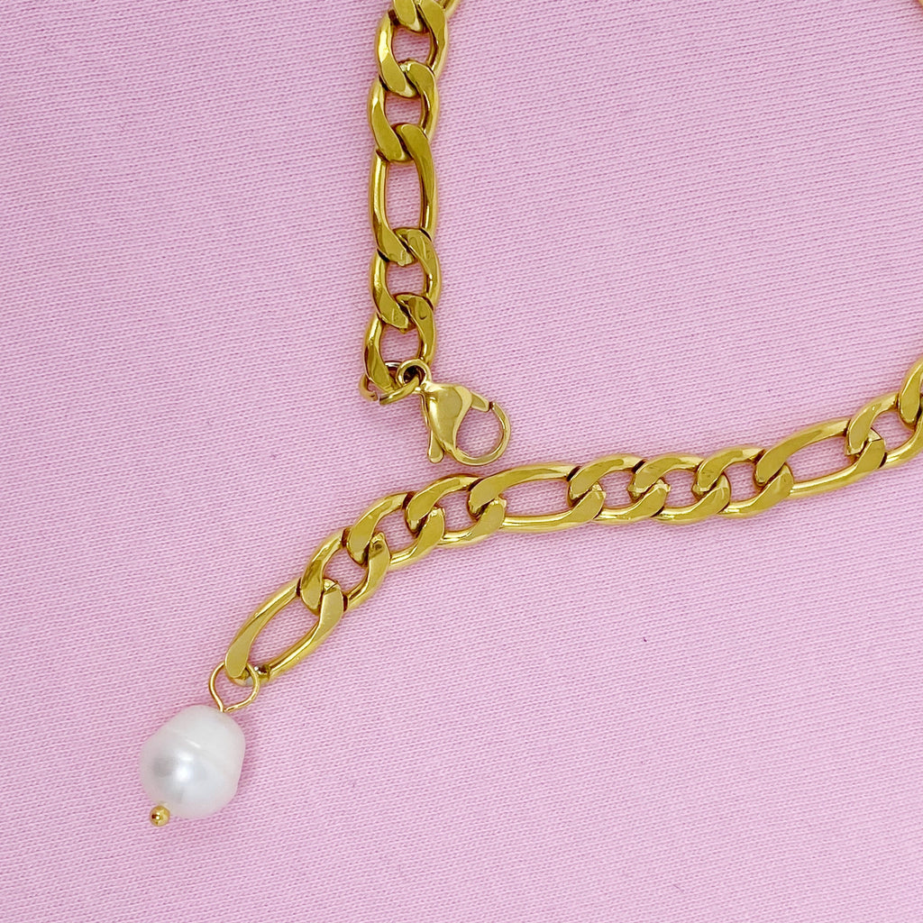 Cuban pearl bracelet styled